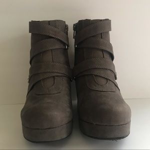 Stuart Weitzman Lana Strap booties size 4